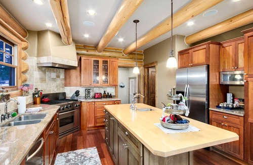 Quandary Village Cabin | Monthly Rental Discounts - Private Hot Tub, Fireplace, Pool Table, Pet Friendly