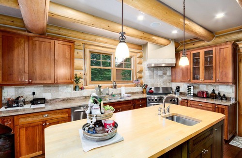 Quandary Village Cabin | Monthly Rental Discounts - Private Hot Tub, Fireplace, Pool Table, Pet Friendly