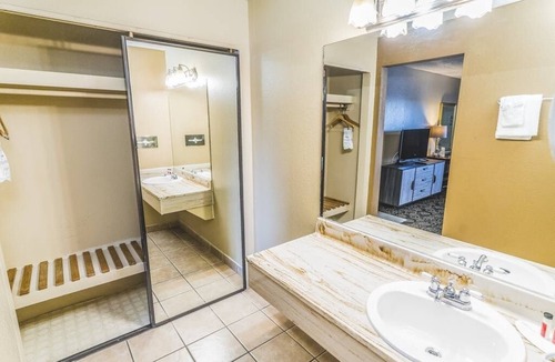Montrose Hotel | Montrose Valley Lodge