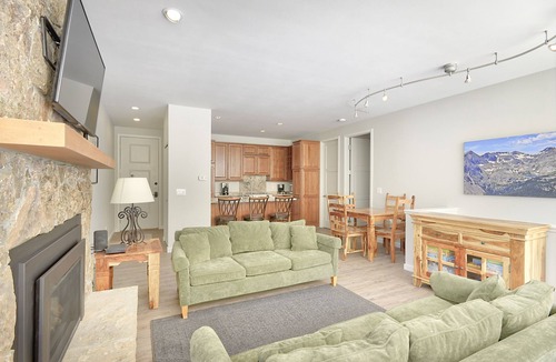 Old Town Condo | MOST AMAZING VIEWS from this condo. Only minutes from slopes. Shared hot tub