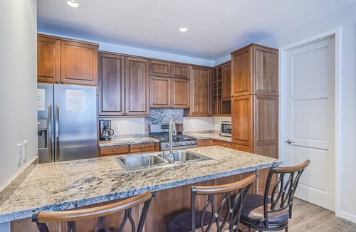 Old Town Condo | MOST AMAZING VIEWS from this condo. Only minutes from slopes. Shared hot tub