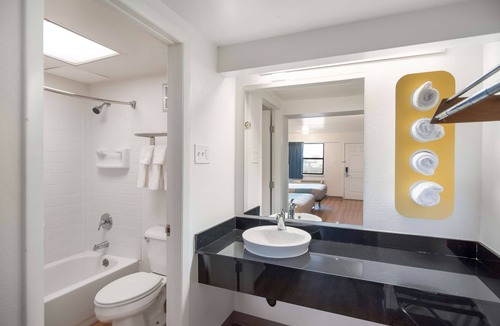 Briargate Hotel | Motel 6 Colorado Springs, CO - Air Force Academy