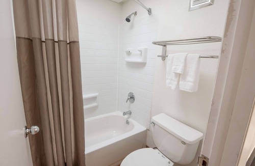 Briargate Hotel | Motel 6 Colorado Springs, CO - Air Force Academy