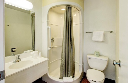 Dupont Hotel | Motel 6 Denver, CO - Airport