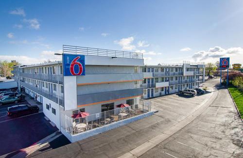 Regis Hotel | Motel 6- Denver, CO Downtown
