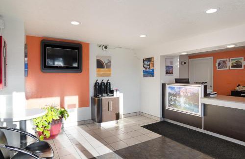 Regis Hotel | Motel 6- Denver, CO Downtown