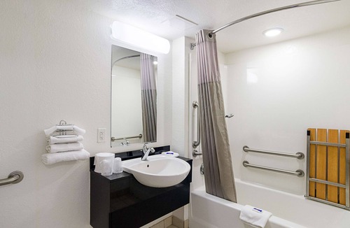 Regis Hotel | Motel 6 Denver, CO – Downtown