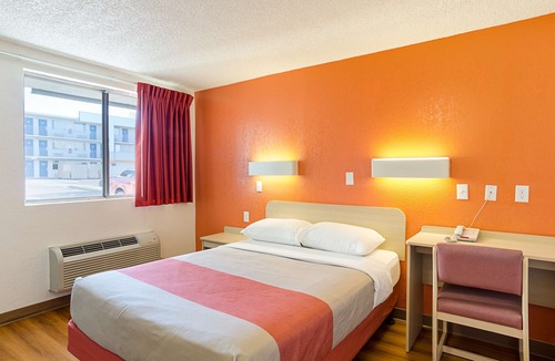 Regis Hotel | Motel 6 Denver, CO – Downtown