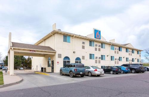Fort Lupton Hotel | Motel 6-Fort Lupton, CO