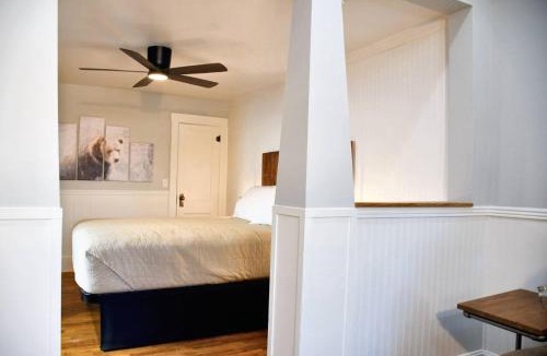 Estes Park House | Mount Chiquita Suite