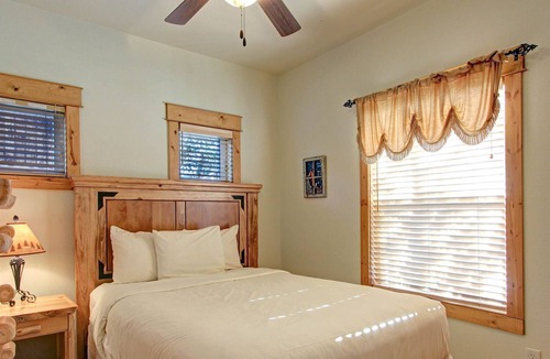 Estes Park Condo | Mount Enentah 37 - 2 Br Condo - Lake/Mountain Views!