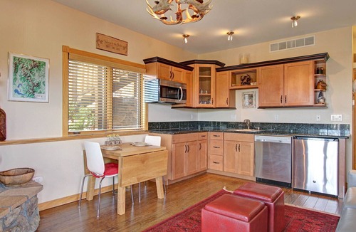 Estes Park Condo | Mount Lady Washington 29B - 1 Br/2 Bath Condo - 2 Fireplaces - Lake/Mountain Views!
