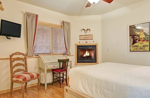 Estes Park Condo | Mount Lady Washington 29B - 1 Br/2 Bath Condo - 2 Fireplaces - Lake/Mountain Views!