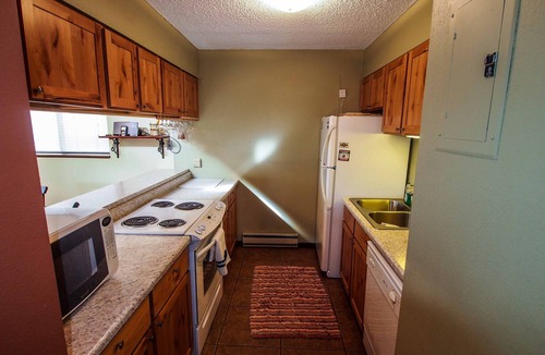 Fraser Condo | Mountain apartment, 2 bedrooms, 2 bathrooms, skiing, swimming, mountain lodge