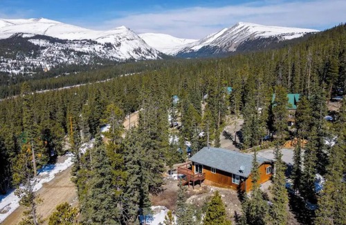 Valley of the Sun Cabin | Mountain base camp, 2 bedroom, wood stove amazing views, Middle of everything