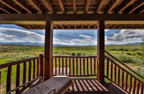 Pole Creek House | Mountain Bliss 3 BR Retreat With Views and Hot Tub
