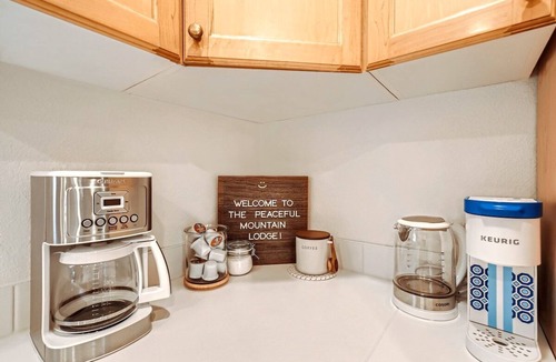 Coal Creek Cabin | Mountain Cabin | Fire Pit | Wood Burning Stove