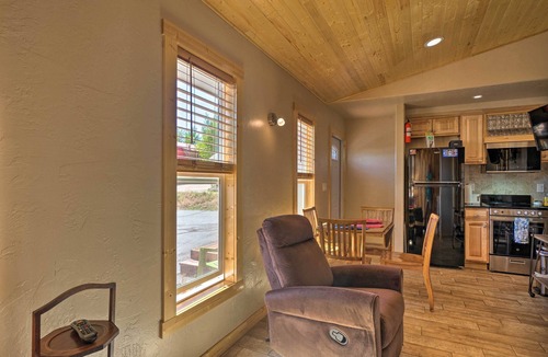 Woodland Park Apartment | Mountain Cabin, Walk to Dining/Memorial Park!