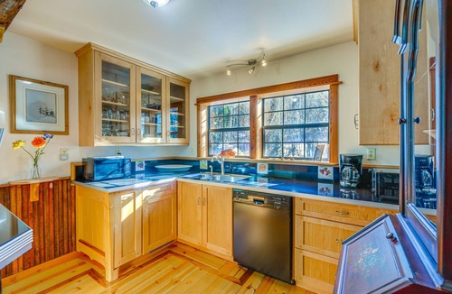Carbondale House | Mountain Chalet Getaway: Steps to Crystal River!