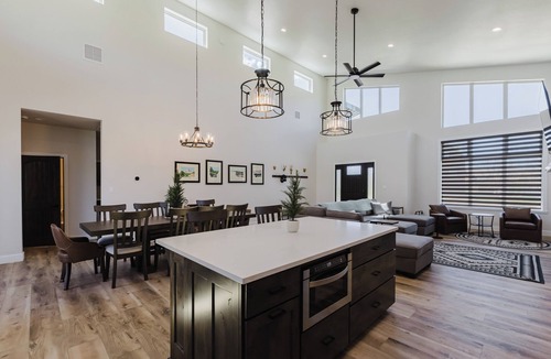 Lake Hatcher Park House | Mountain-Chic Escape | Hot Tub, Views & AC