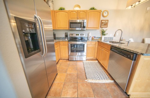 Mountain House Condo | Mountain condo with vaulted ceilings & great views
