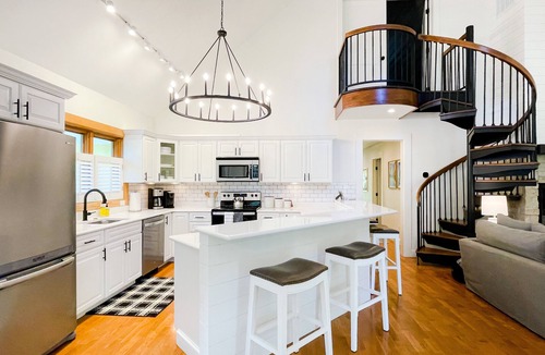 Redstone House | Mountain Daisy Redstone l Newly Remodeled Mountain Getaway