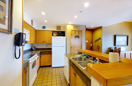 Purgatory Condo | Mountain dream with ski-In/ski-Out Access, WiFi, hot tub, & pool