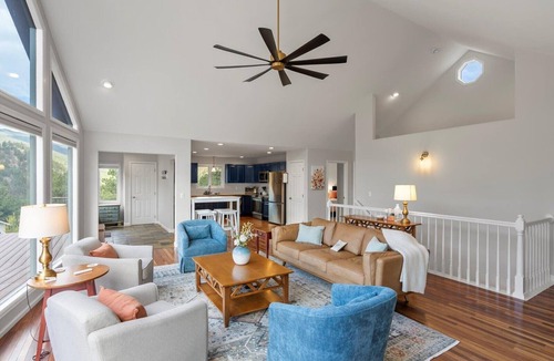 Bailey House | Mountain Escape! Views. Privacy. Beauty.