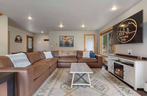 Black Hawk House | Mountain Escape w Hot Tub,Games &Views! Sleeps 12!
