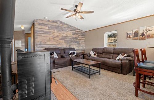 Canon City House | Mountain Farm Stay, Alpacas and Views, Royal Gorge 15min