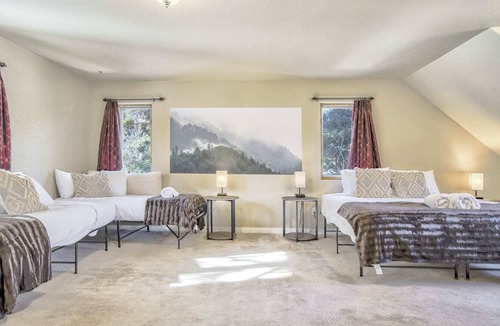 Cascade-Chipita Park House | Mountain Getaway with HotTub, Ping Pong, Gym