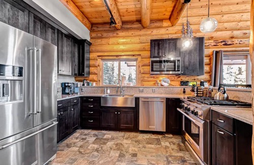 Valley of the Sun Cabin | Mountain Gem Lodge🏔 3 Acres 🌲 Hot Tub 💰$0 Cleaning Fee 🐾 Pet Friendly 🚙 Game Room