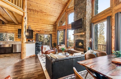 Valley of the Sun Cabin | Mountain Gem Lodge🏔 3 Acres 🌲 Hot Tub 💰$0 Cleaning Fee 🐾 Pet Friendly 🚙 Game Room