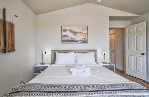 Colorado Springs House | Mountain Guest