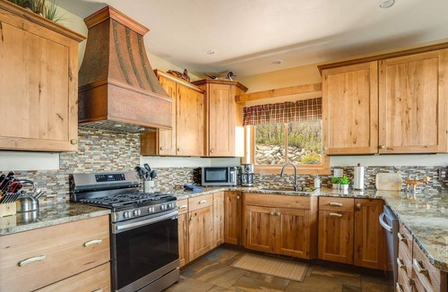 Mesa Cabin | Mountain Haus: Hot Tub, Views & Ski Access