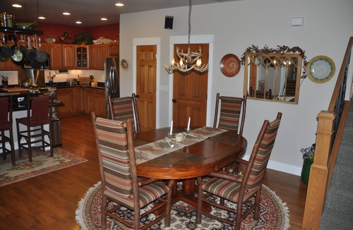 Huron Heights House | MOUNTAIN HOME, 4 MIN TO GONDOLA & TOWN. MAJESTIC VIEWS OF SKI SLOPES. HOT TUB