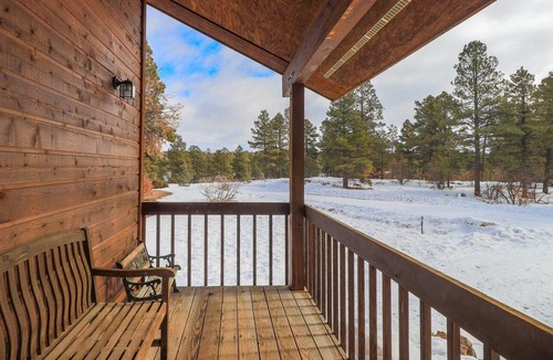 Twin Creek Village House | MOUNTAIN HOME FOR LARGER GROUPS
