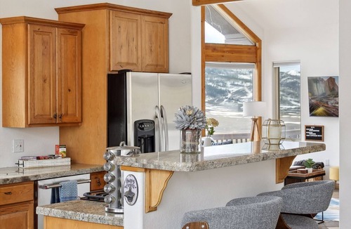 Innsbruck Val Moritz House | Mountain Home: Hot Tub, Views, Chef's Kitchen, Pet-Friendly. Unforgettable Stay!