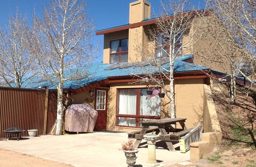 Divide House | Mountain Home with Beautiful View of Pikes Peak/AFA Week available.