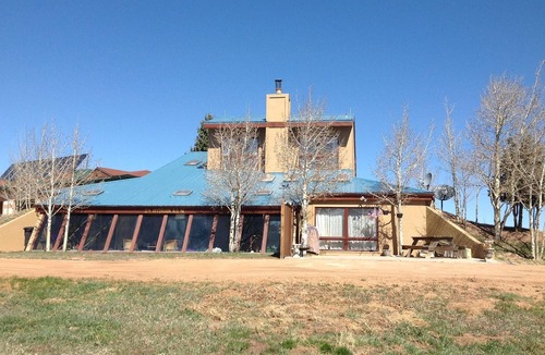 Divide House | Mountain Home with Beautiful View of Pikes Peak/AFA Week available.