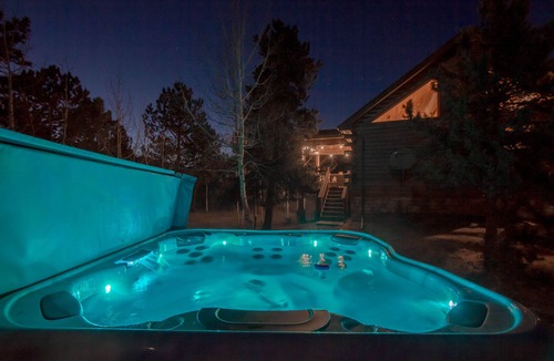 Bailey Cabin | Mountain Lodge. Large kitchen hot tub, fire pit.