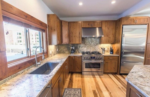 Basalt House | Mountain Lodge Oasis w Hot Tub-Willits Town Center