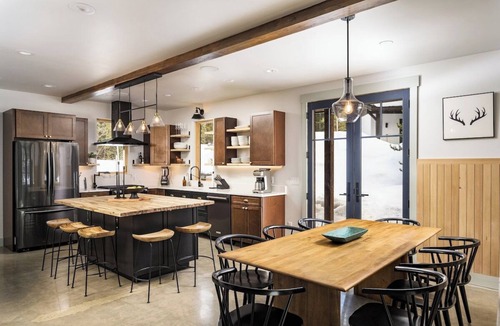 Blue River House | Mountain Manor · Mountain Manor| Luxury Home 5 min to Breck| HotTub
