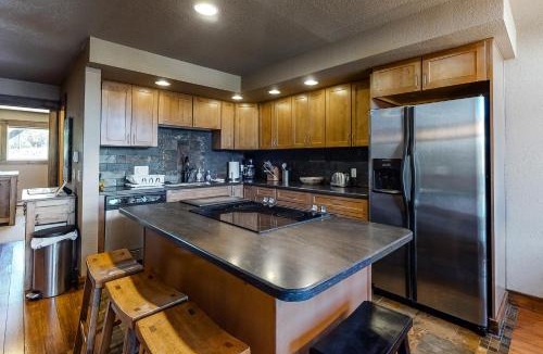 Fraser House | Mountain Memories Condo