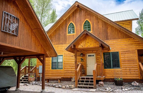 Lake City House | Mountain Memories - Riverfront Log Cabin, Immaculate, Beautifully Furnished, Blocks From Town!