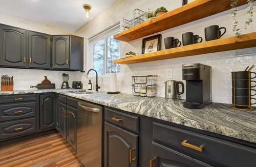 Colorado Springs House | Mountain Modern Retreat! Ford Amph/BBQ/Fire Pit/Hot Tub