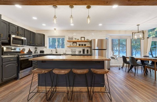Colorado Springs House | Mountain Modern Retreat! Ford Amph/BBQ/Fire Pit/Hot Tub