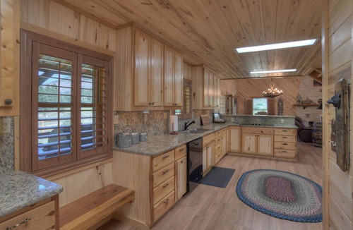 South Fork Cabin | Mountain Modern Cabin - 25 Mins to Wolf Creek Ski Area - Dogs Welcome!