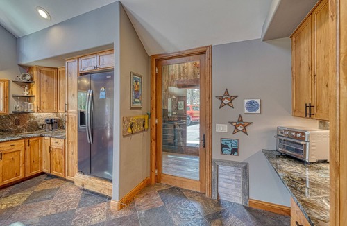 Leadville North House | Mountain Oasis/Artistic Retreat w/Spa & Patios