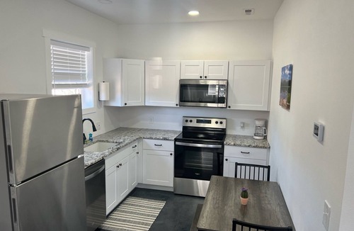 Monument House | Mountain Oasis Cottage in town